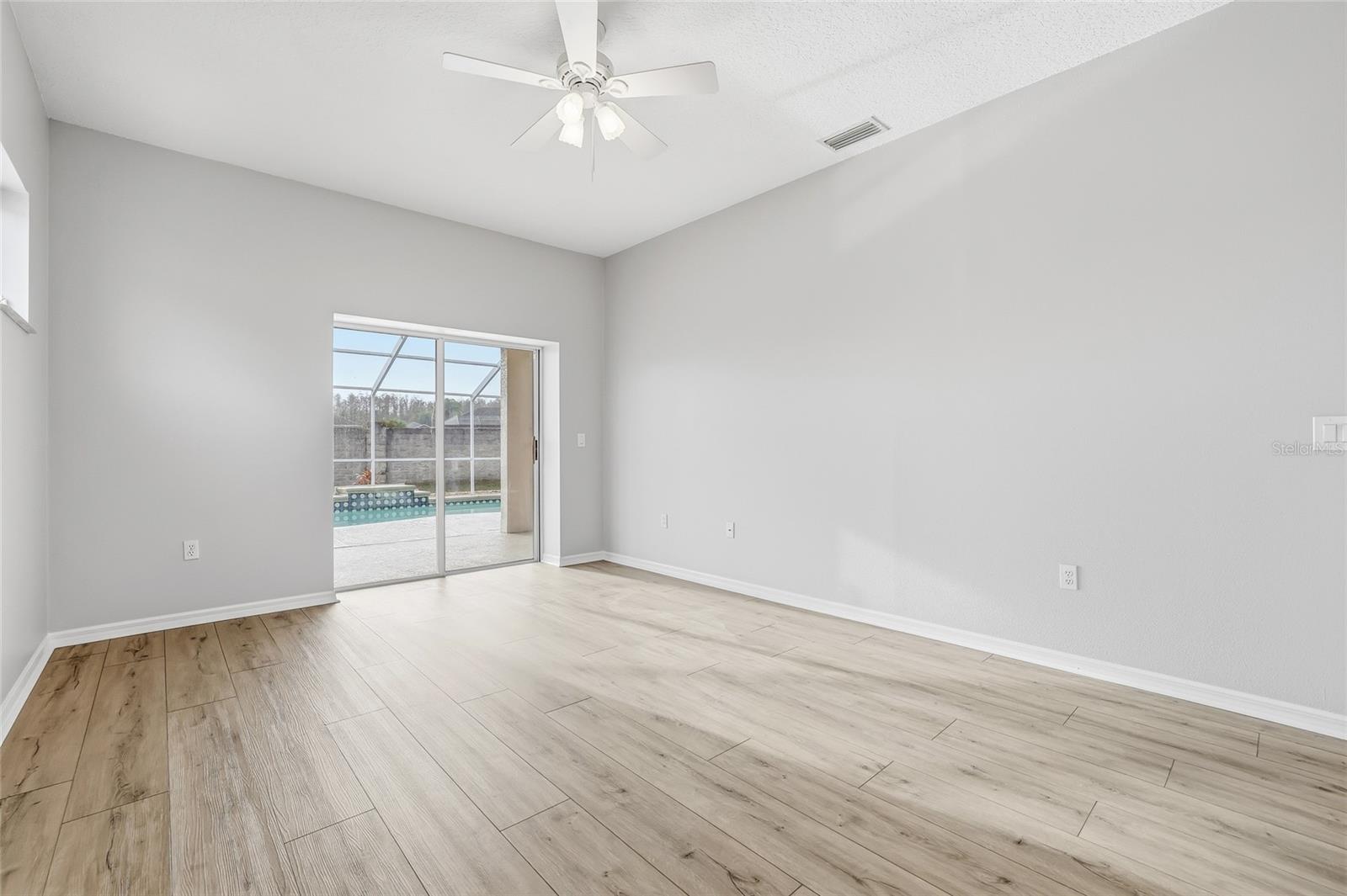 SUNSET LAKES - Residential