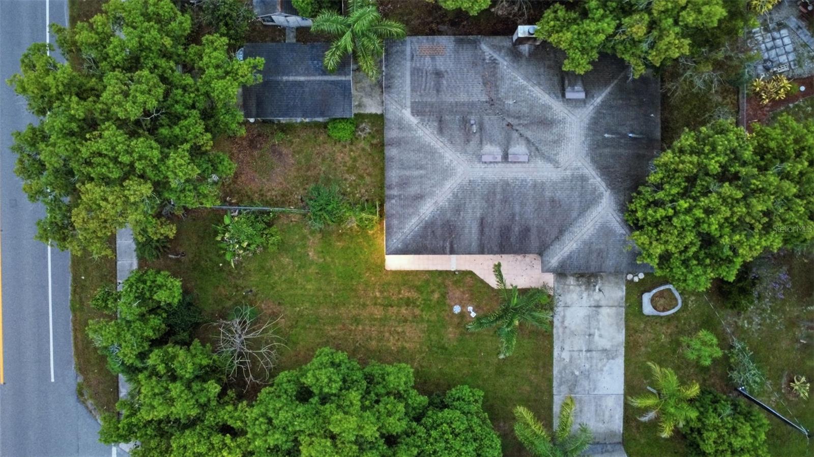 1098 E DE CARLO DRIVE