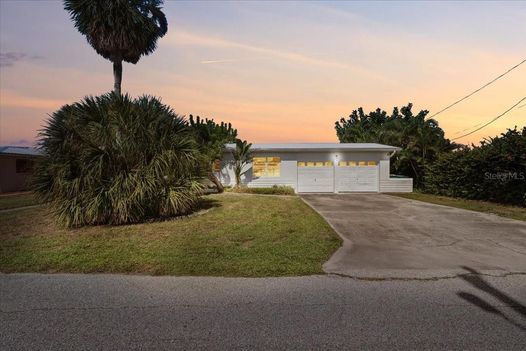 Photo of 124 Leland St SE, Port Charlotte, FL 33952 (MLS # C7515944)