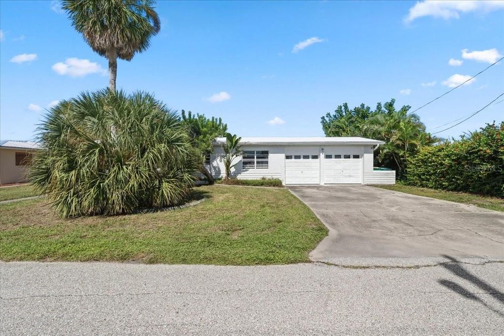 Photo of 124 Leland St SE, Port Charlotte, FL 33952 (MLS # C7515944)