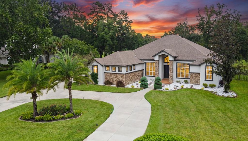 Photo of 617 SE 47th Loop, Ocala, FL 34480 (MLS # OM708037)
