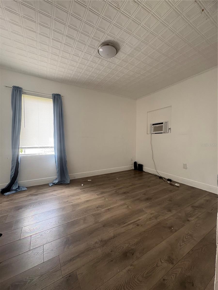 BERKSHIRES IN DEANBURG 04-17-30 - Residential Lease