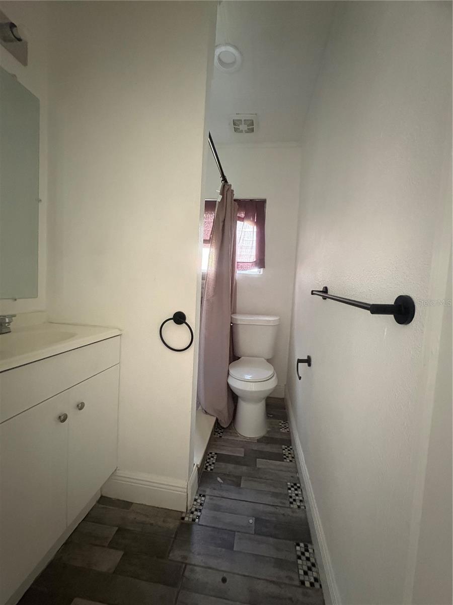 BERKSHIRES IN DEANBURG 04-17-30 - Residential Lease