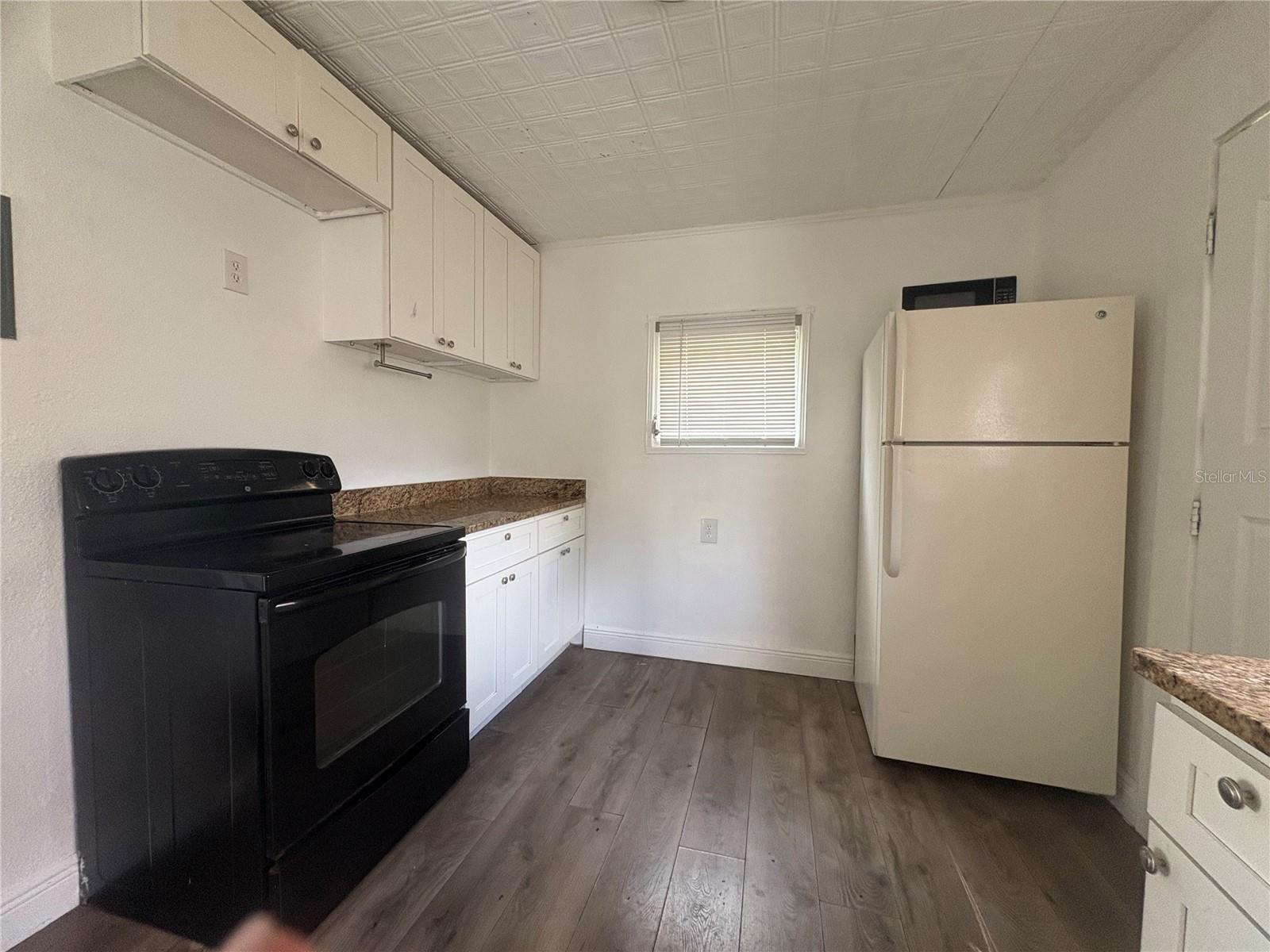 BERKSHIRES IN DEANBURG 04-17-30 - Residential Lease