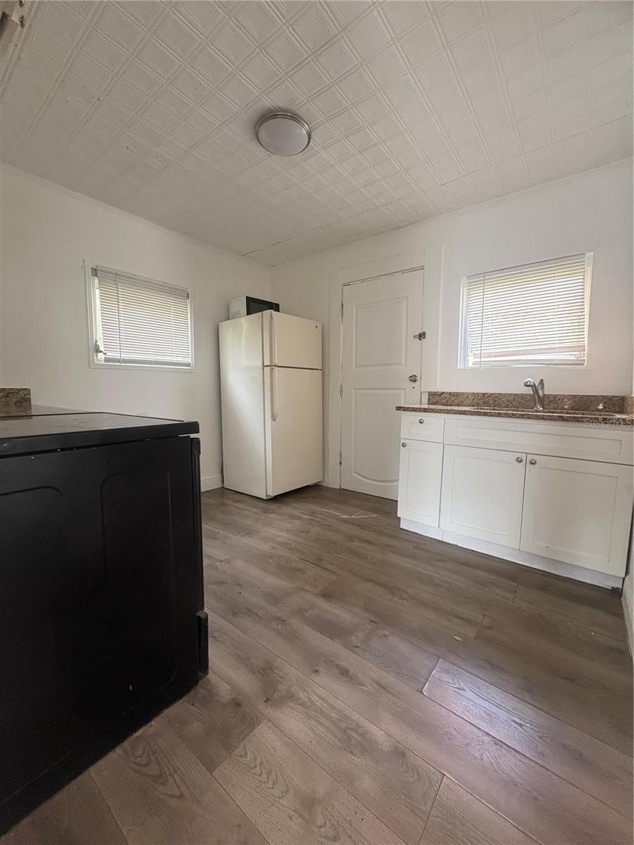 BERKSHIRES IN DEANBURG 04-17-30 - Residential Lease