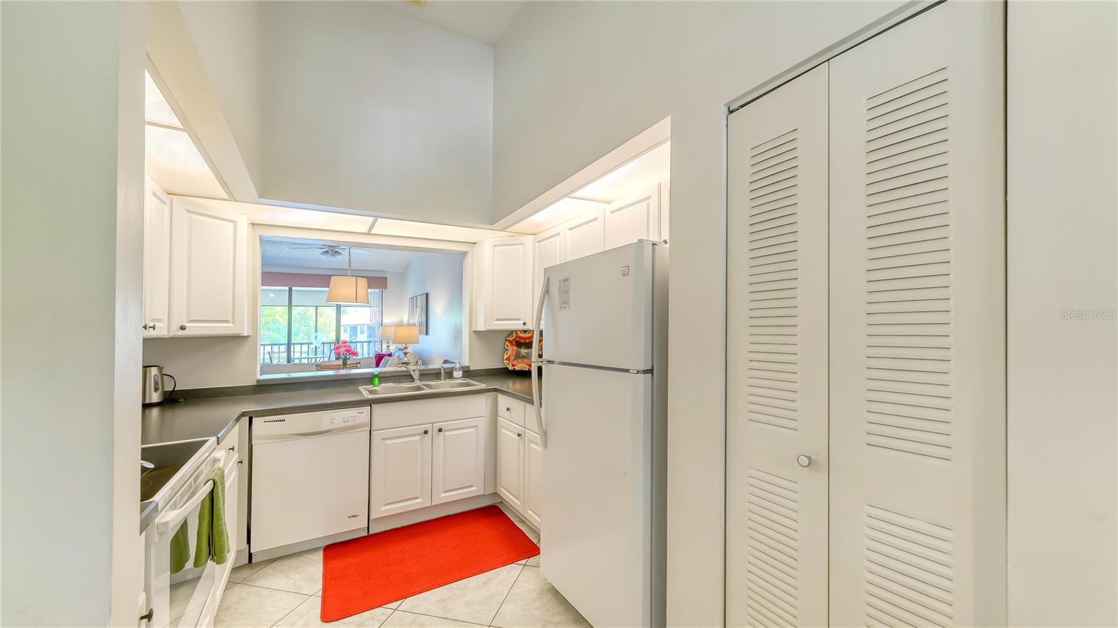 SHOREWALK BATH & TENNIS CLUB 14 - Residential Lease