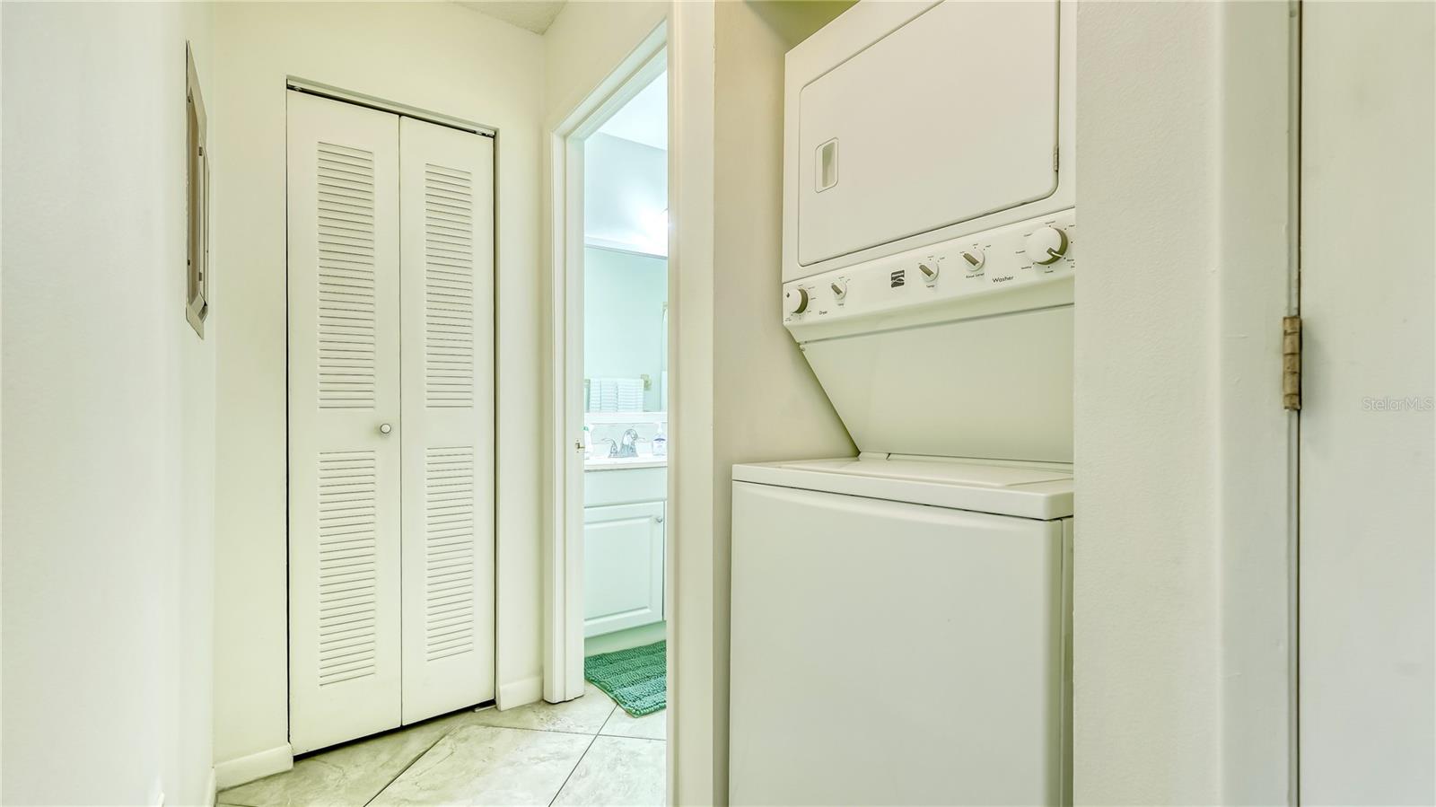 SHOREWALK BATH & TENNIS CLUB 14 - Residential Lease