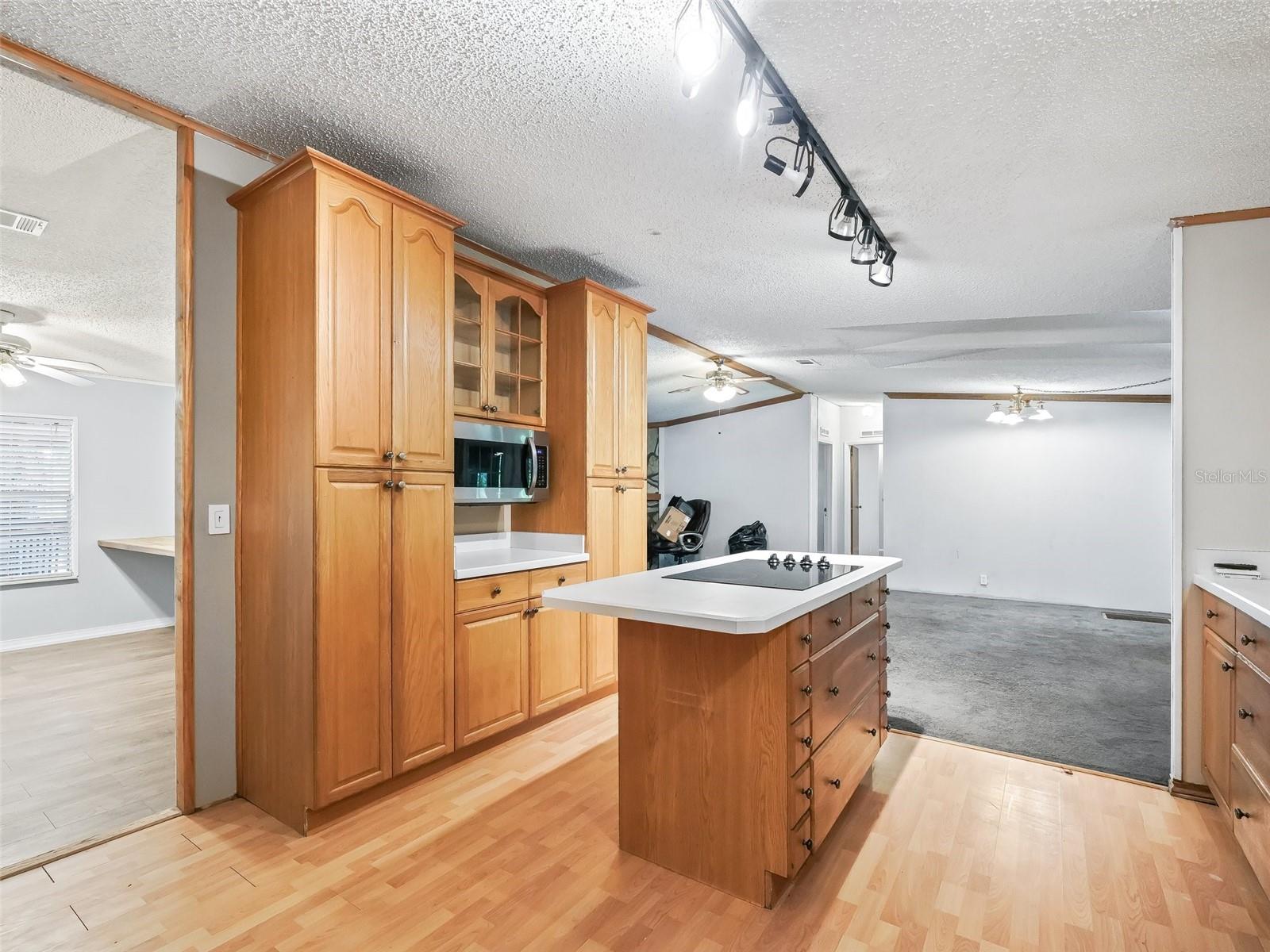 COUNTRYSIDE LAKES - Residential