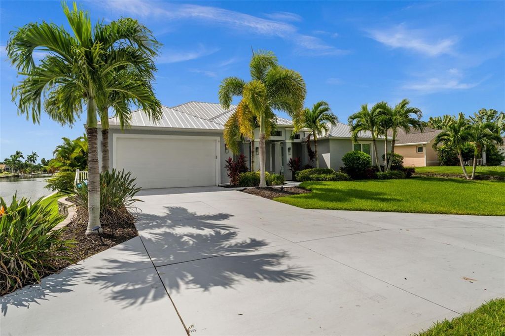 Photo of 528 SE 14th Terrace, Cape Coral, FL 33990 (MLS # C7515921)