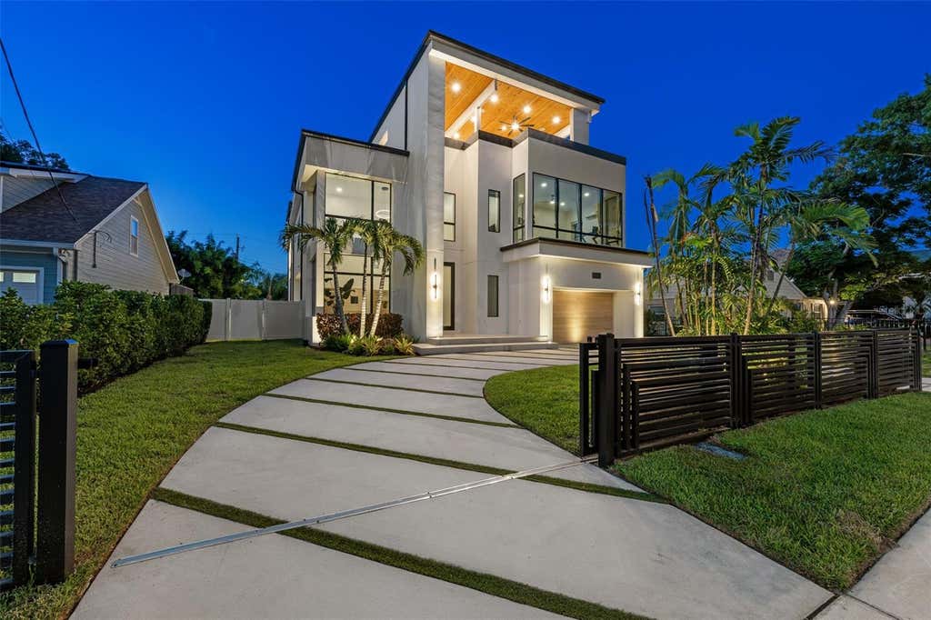 Photo of 4109 W Watrous Avenue, Tampa, FL 33629 (MLS # TB8539930)