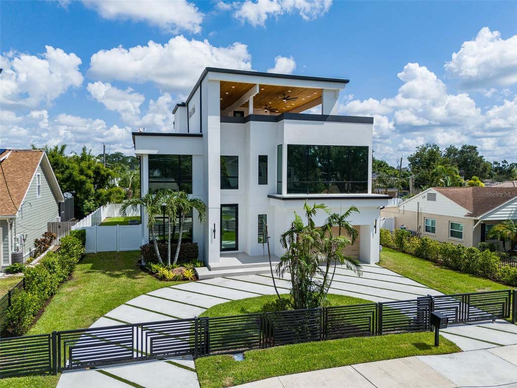Photo of 4109 W Watrous Avenue, Tampa, FL 33629 (MLS # TB8539930)