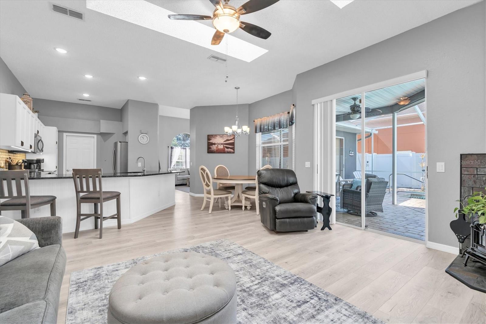 SOUTHERN OAKS - Residential