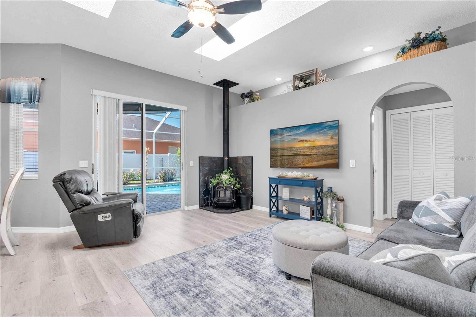 SOUTHERN OAKS - Residential