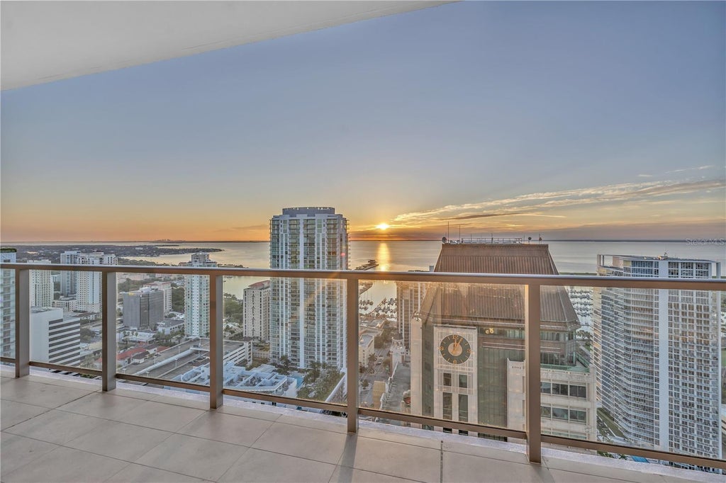 Photo of 275 1st Avenue S #3704, St Petersburg, FL 33701 (MLS # TB8541351)