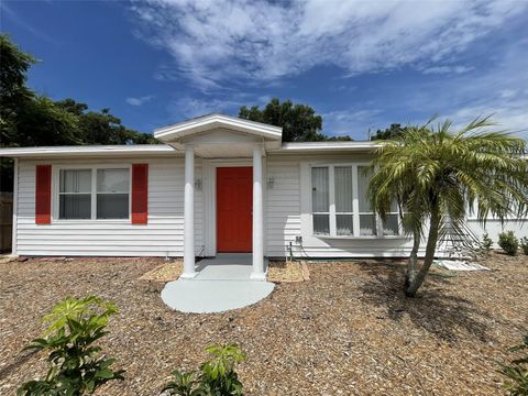 Photo of 828 S Tuttle Avenue, Sarasota, FL 34237 (MLS # A4685326)