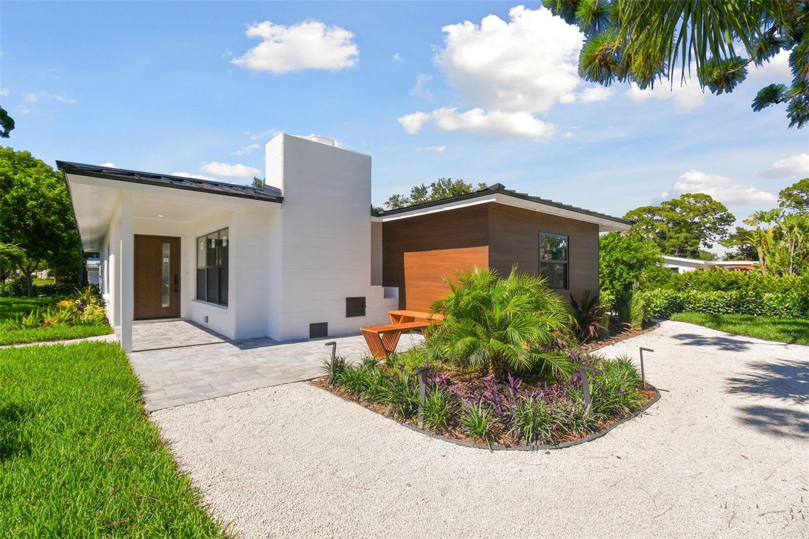 BEACH MANOR - Residential
