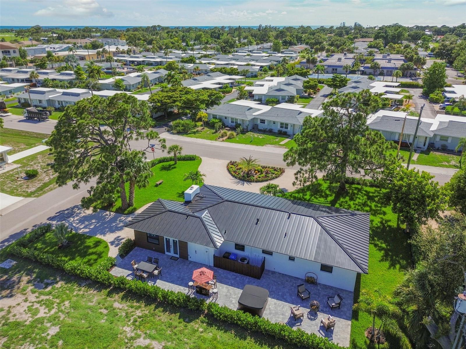 BEACH MANOR - Residential
