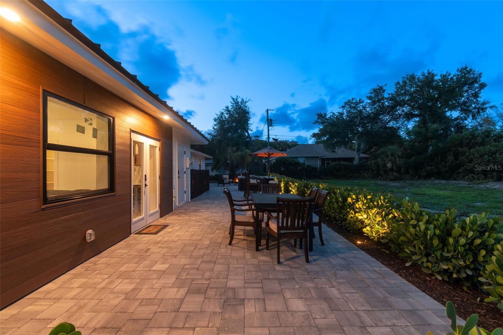 BEACH MANOR - Residential