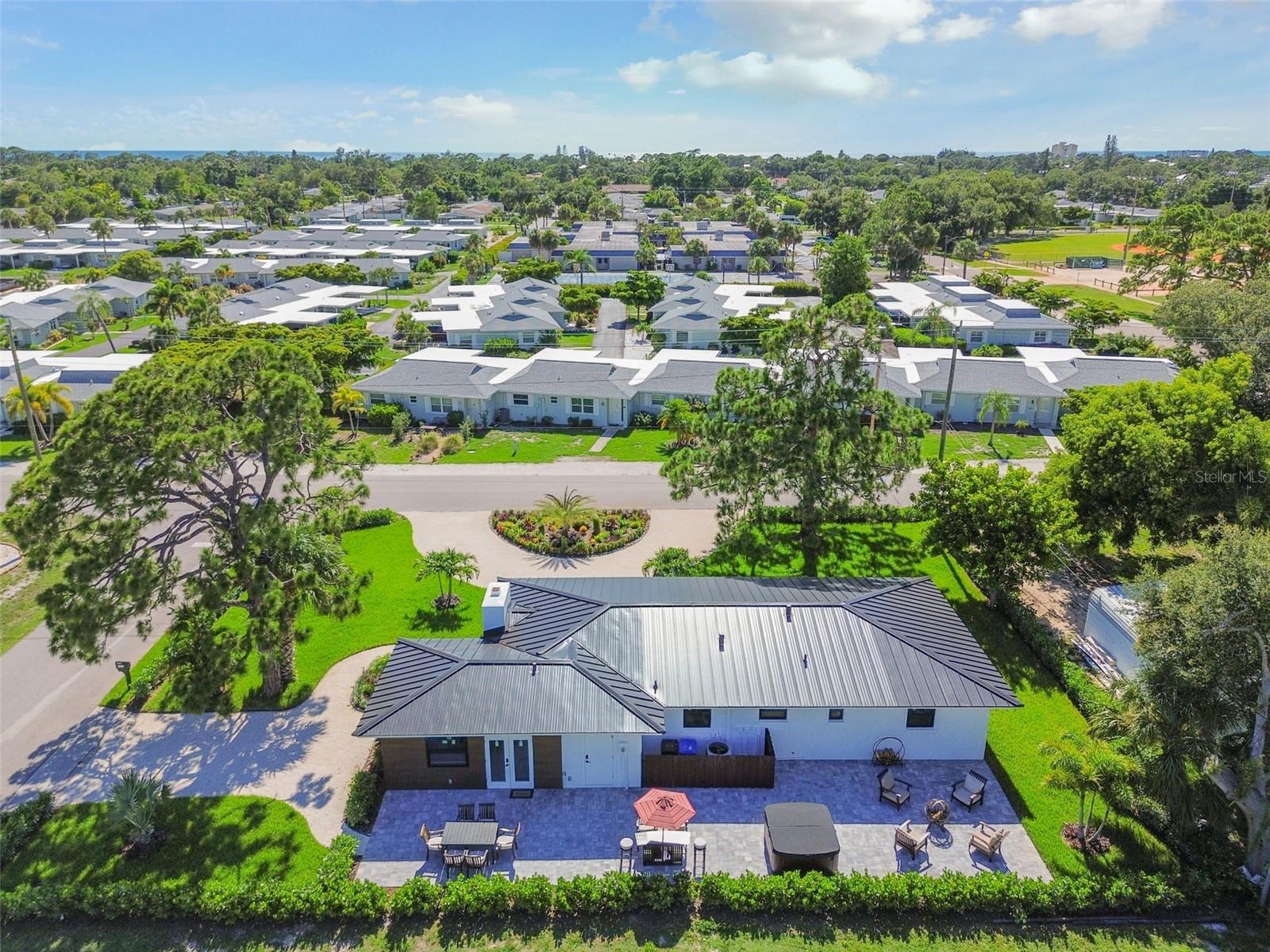 BEACH MANOR - Residential