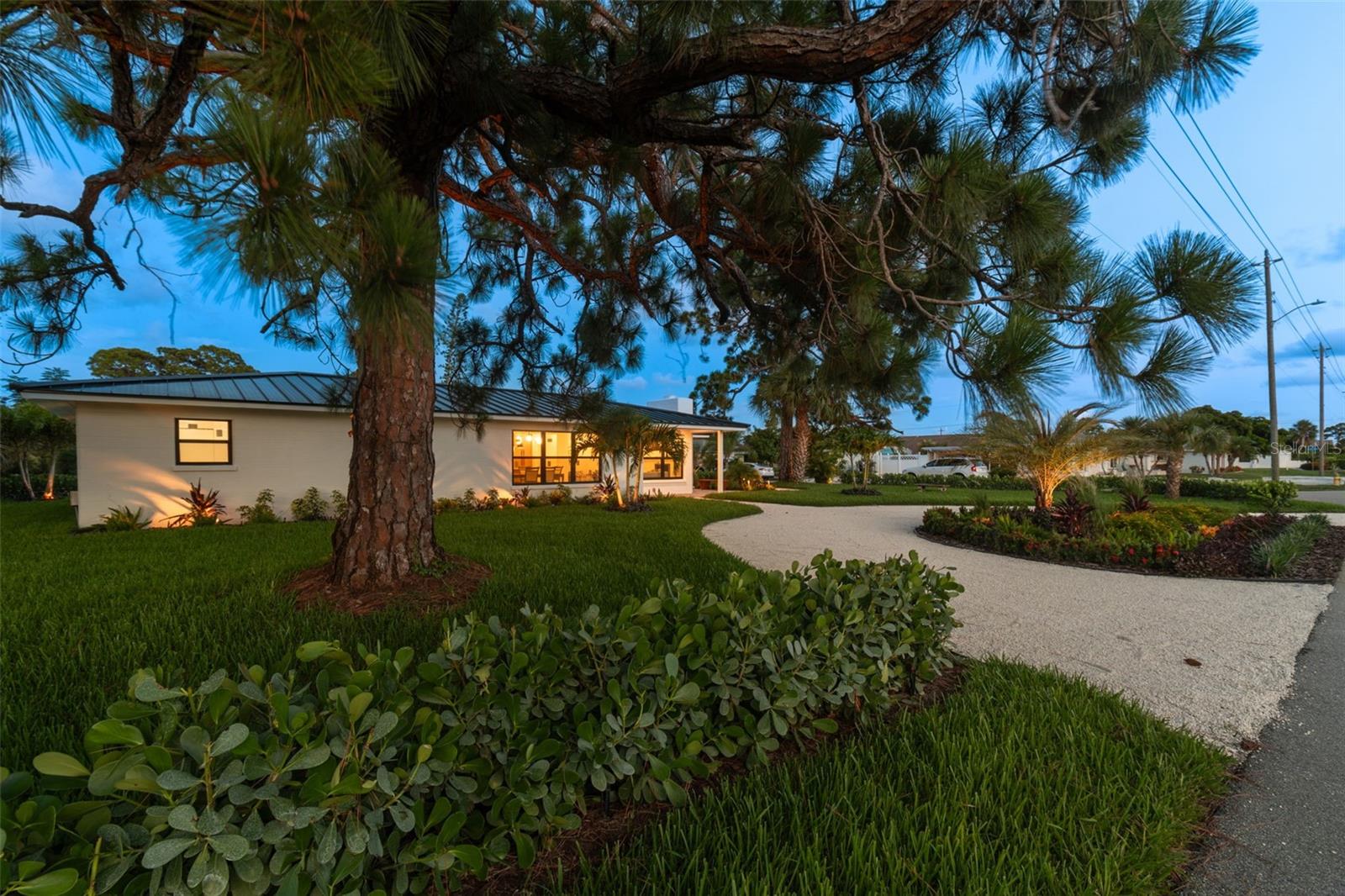 BEACH MANOR - Residential