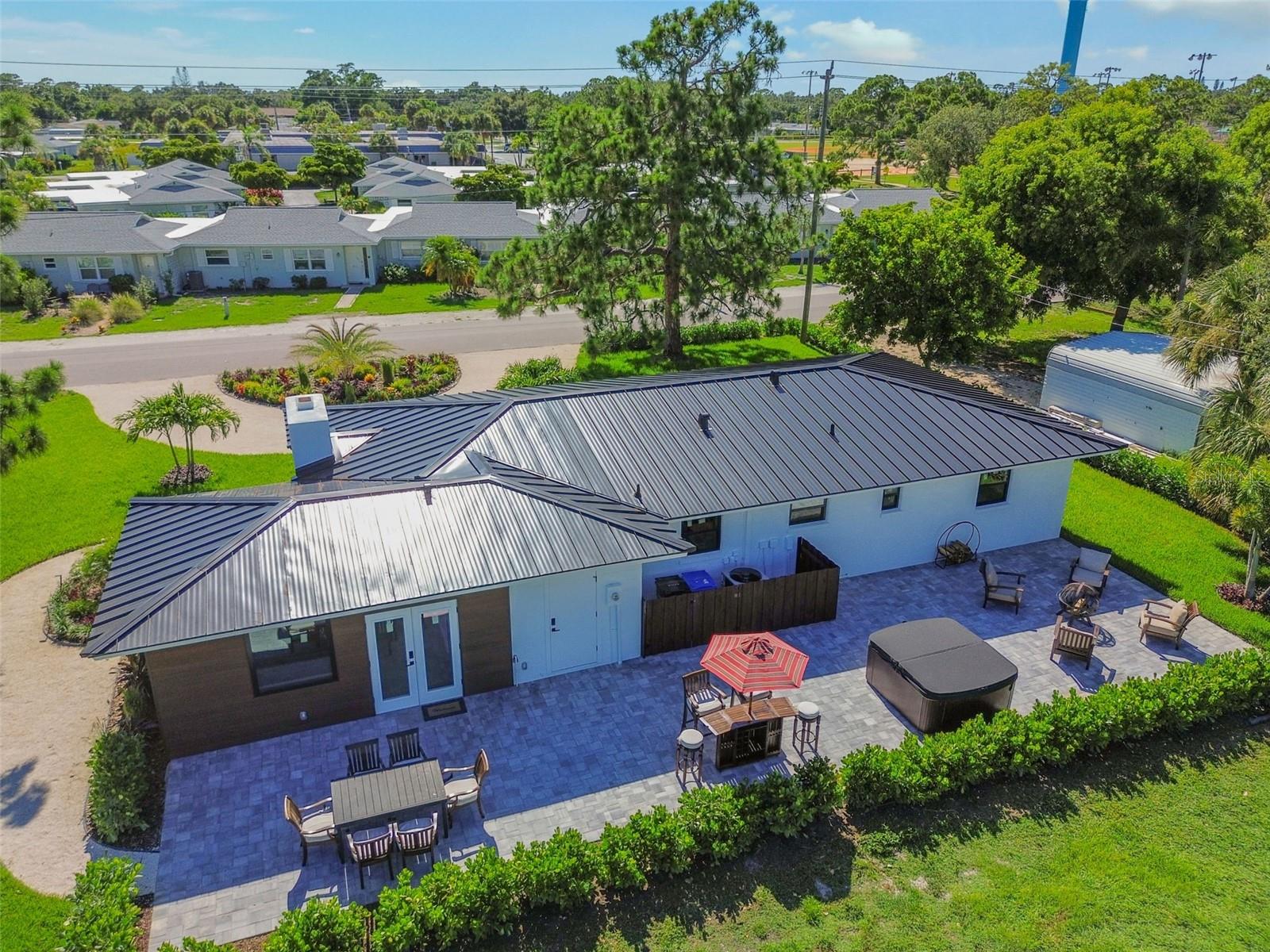 BEACH MANOR - Residential
