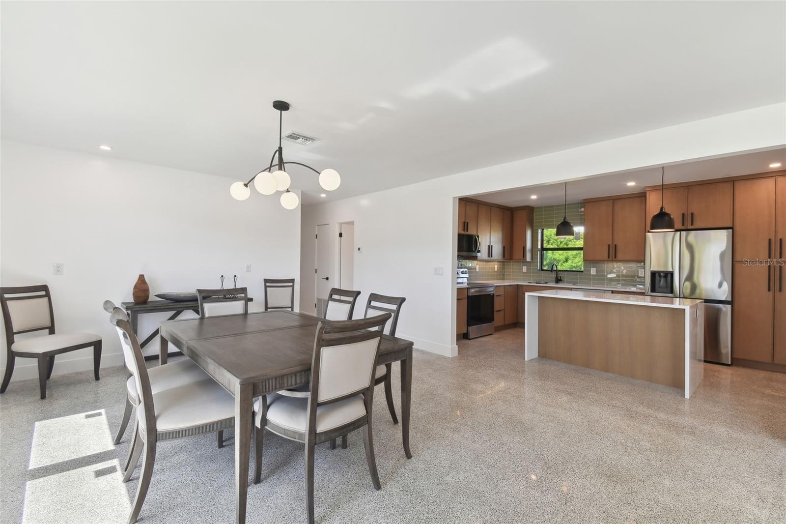 BEACH MANOR - Residential