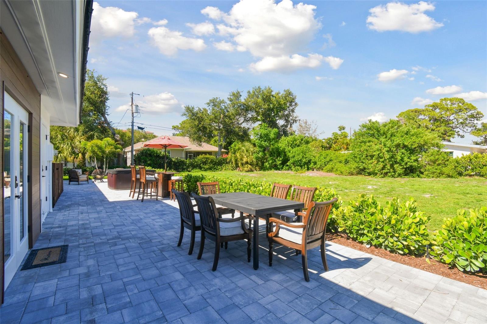 BEACH MANOR - Residential
