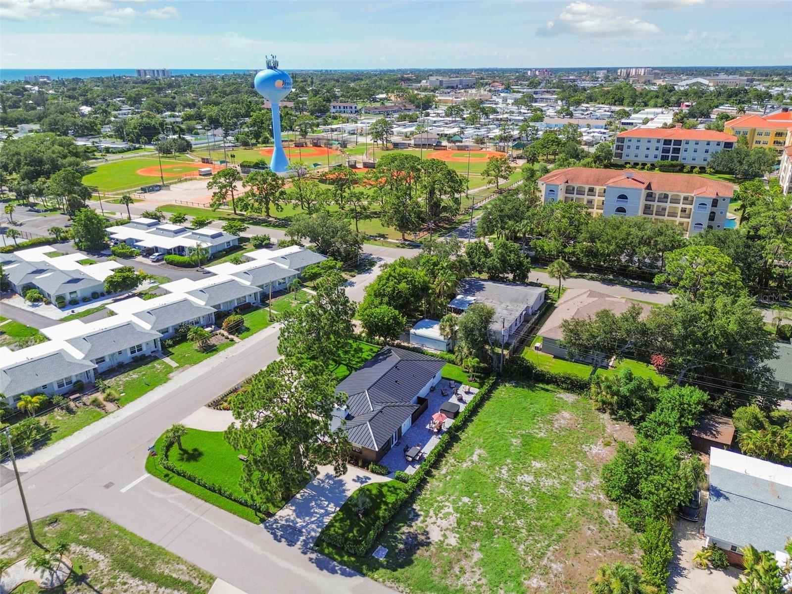 BEACH MANOR - Residential
