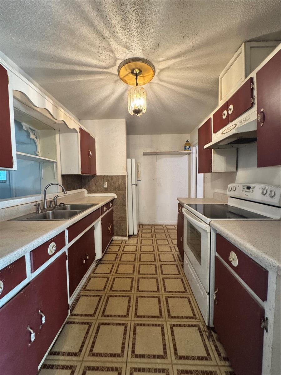 SUN COAST ESTATES - Residential