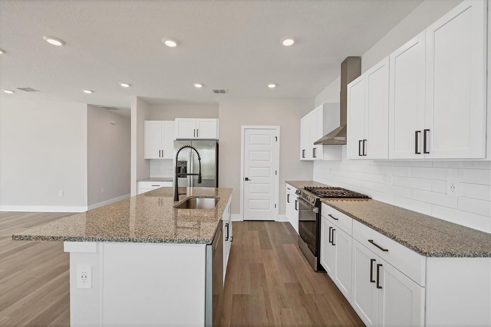 BB LIVING IN WELLEN PARK - Residential Lease