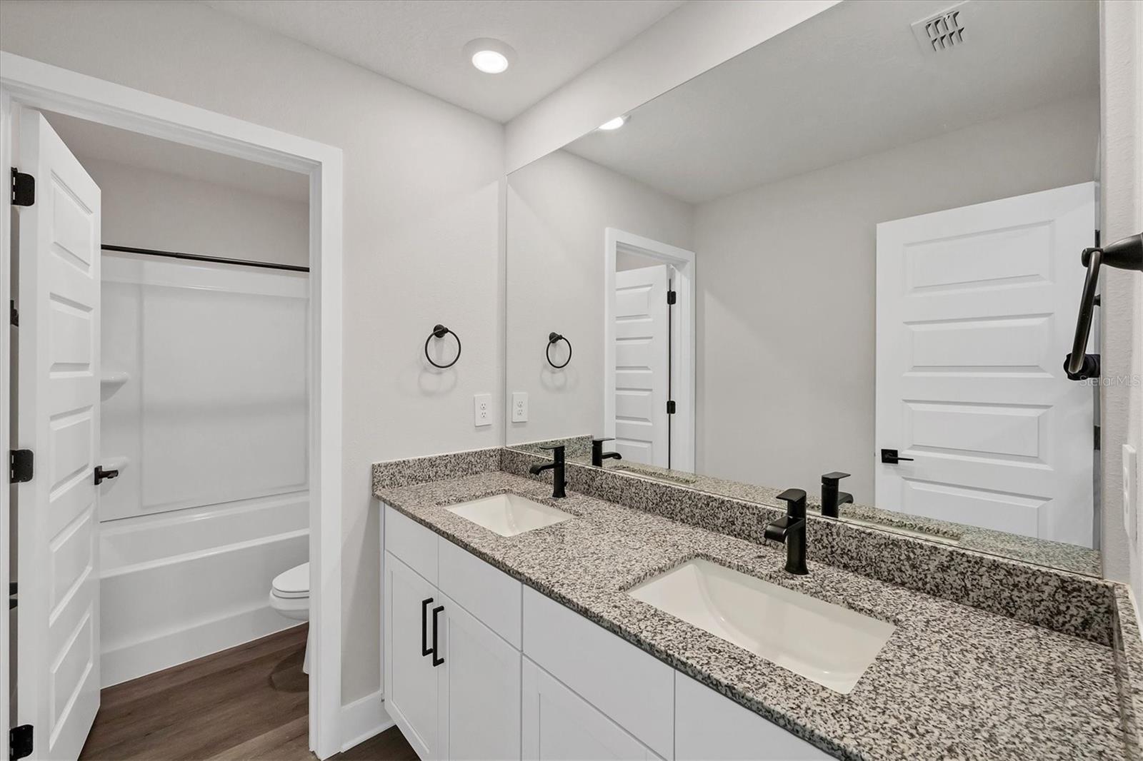 BB LIVING IN WELLEN PARK - Residential Lease