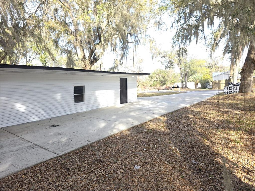 Photo of 16800 SE 100th Court, Summerfield, FL 34491 (MLS # TB8480152)