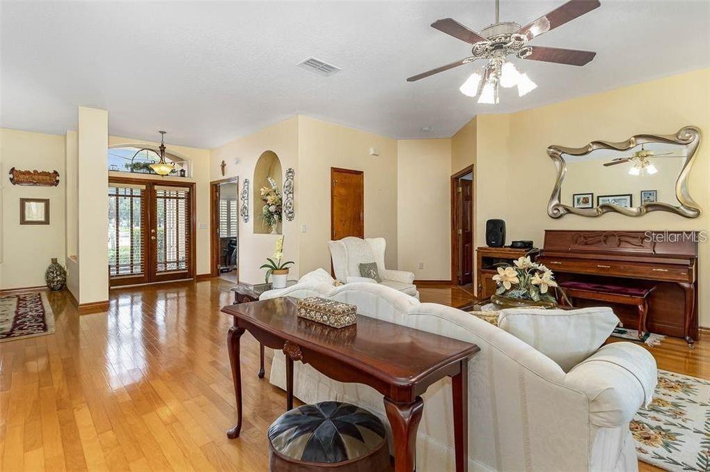 10001 HIGHLAND WOODS COURT