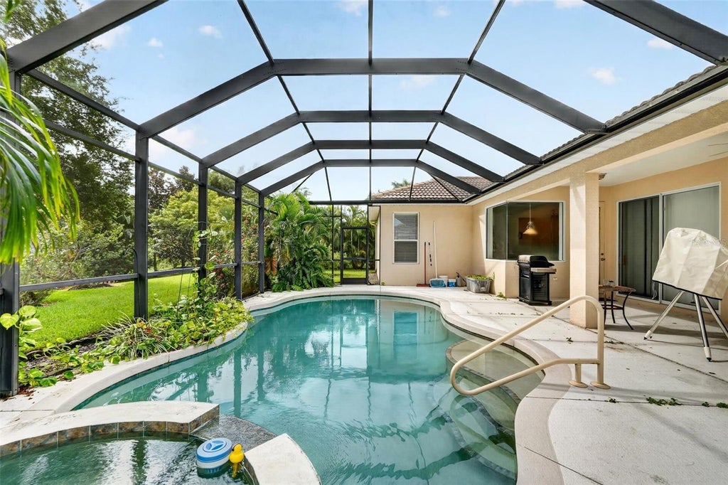 Photo of 1322 Western Pine Circle, Sarasota, FL 34240 (MLS # A4705526)