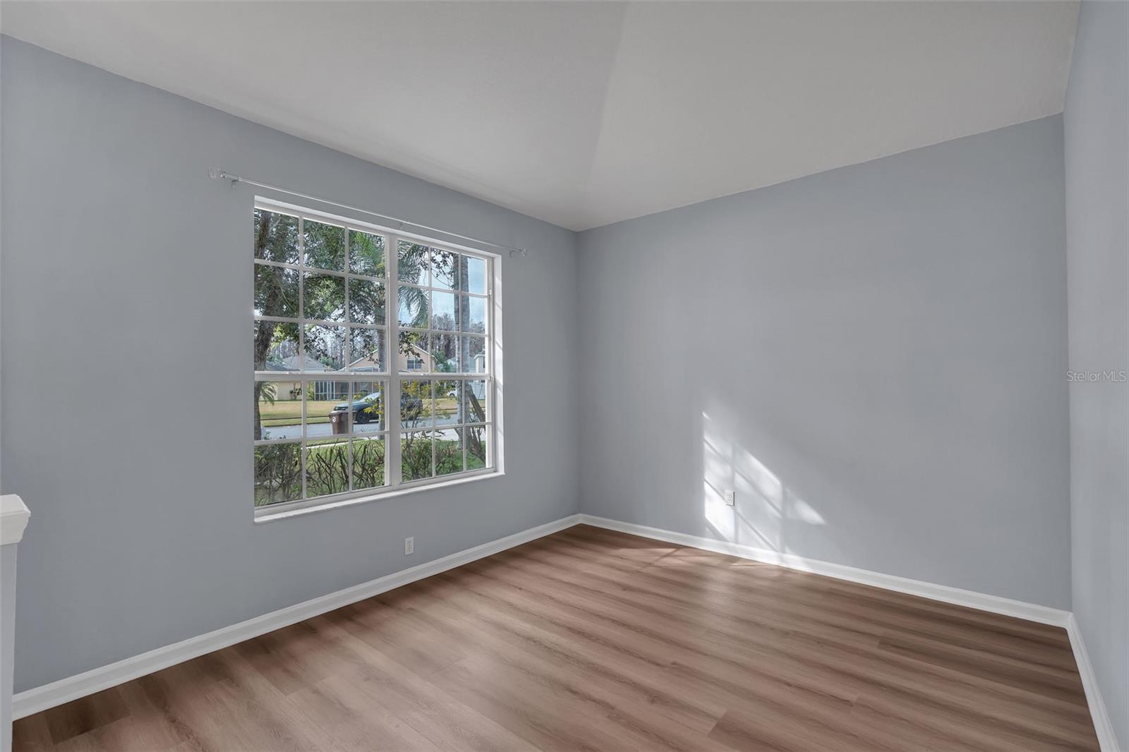 3249 FALCON POINT DRIVE