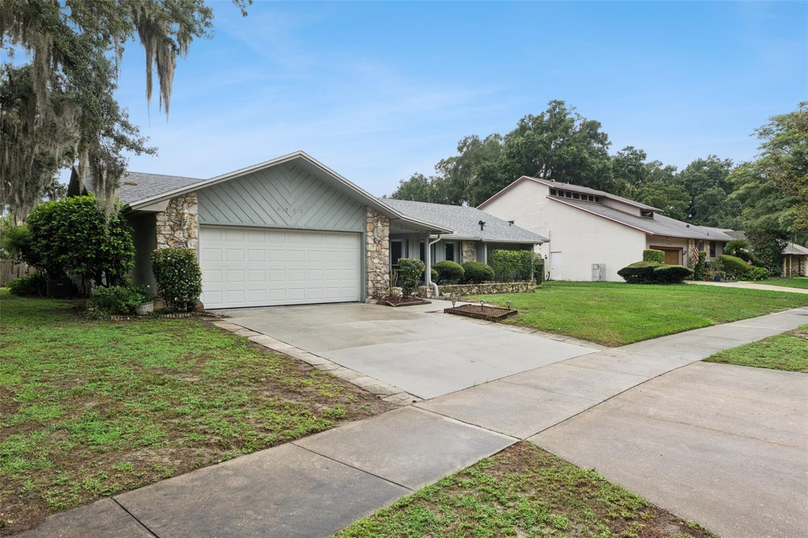 4902 BRIAR OAKS CIRCLE