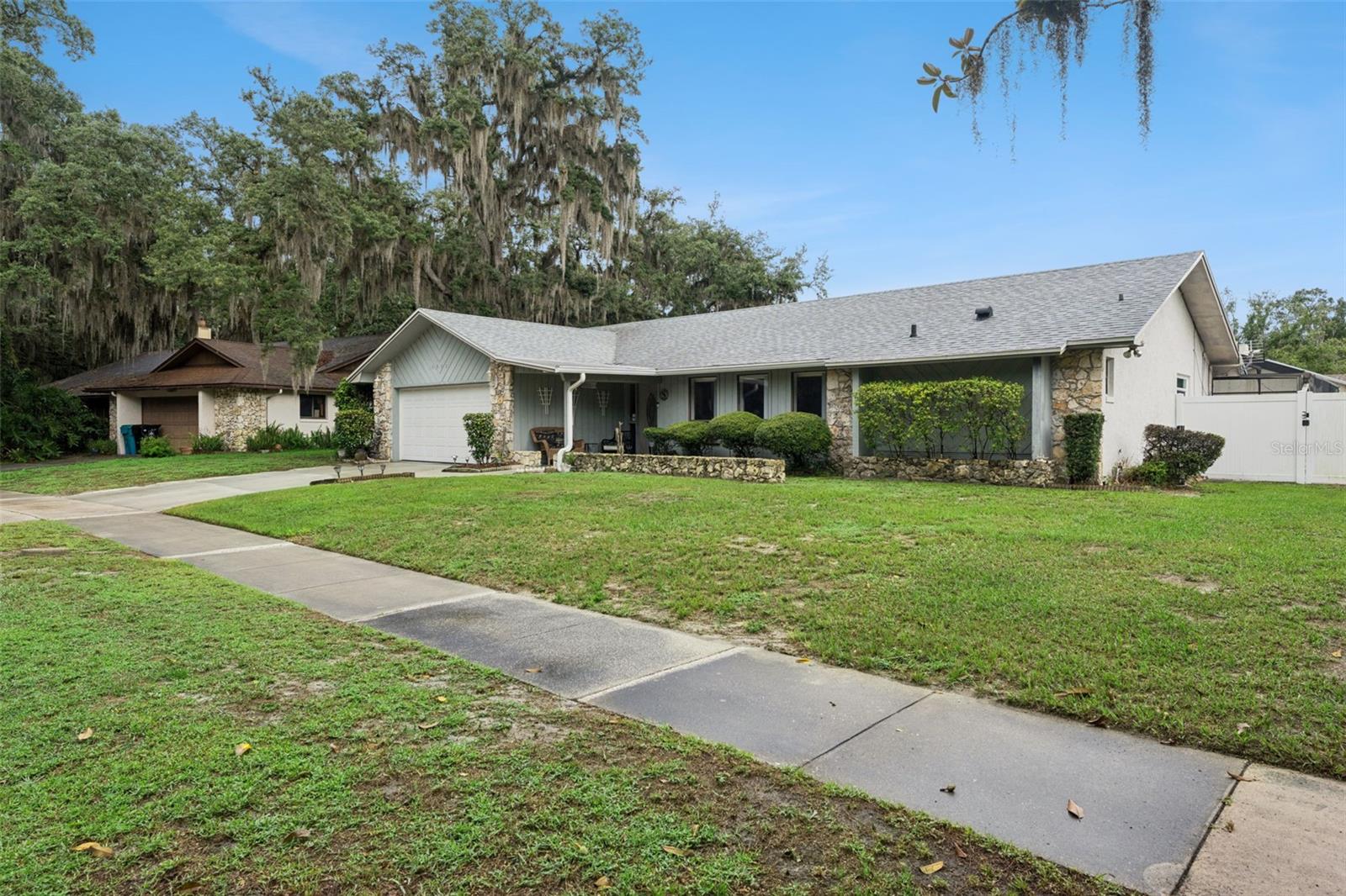 4902 BRIAR OAKS CIRCLE