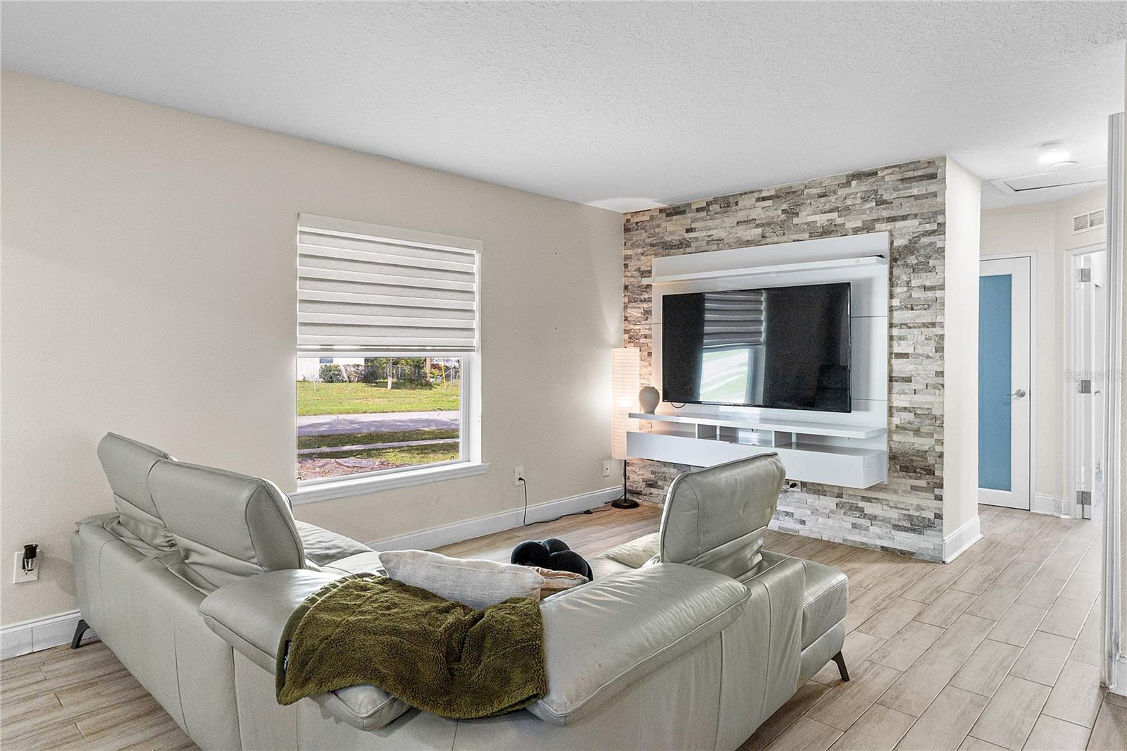 DELTONA LAKES UNIT 10 IN 25 & 36 18 30 - Residential Lease