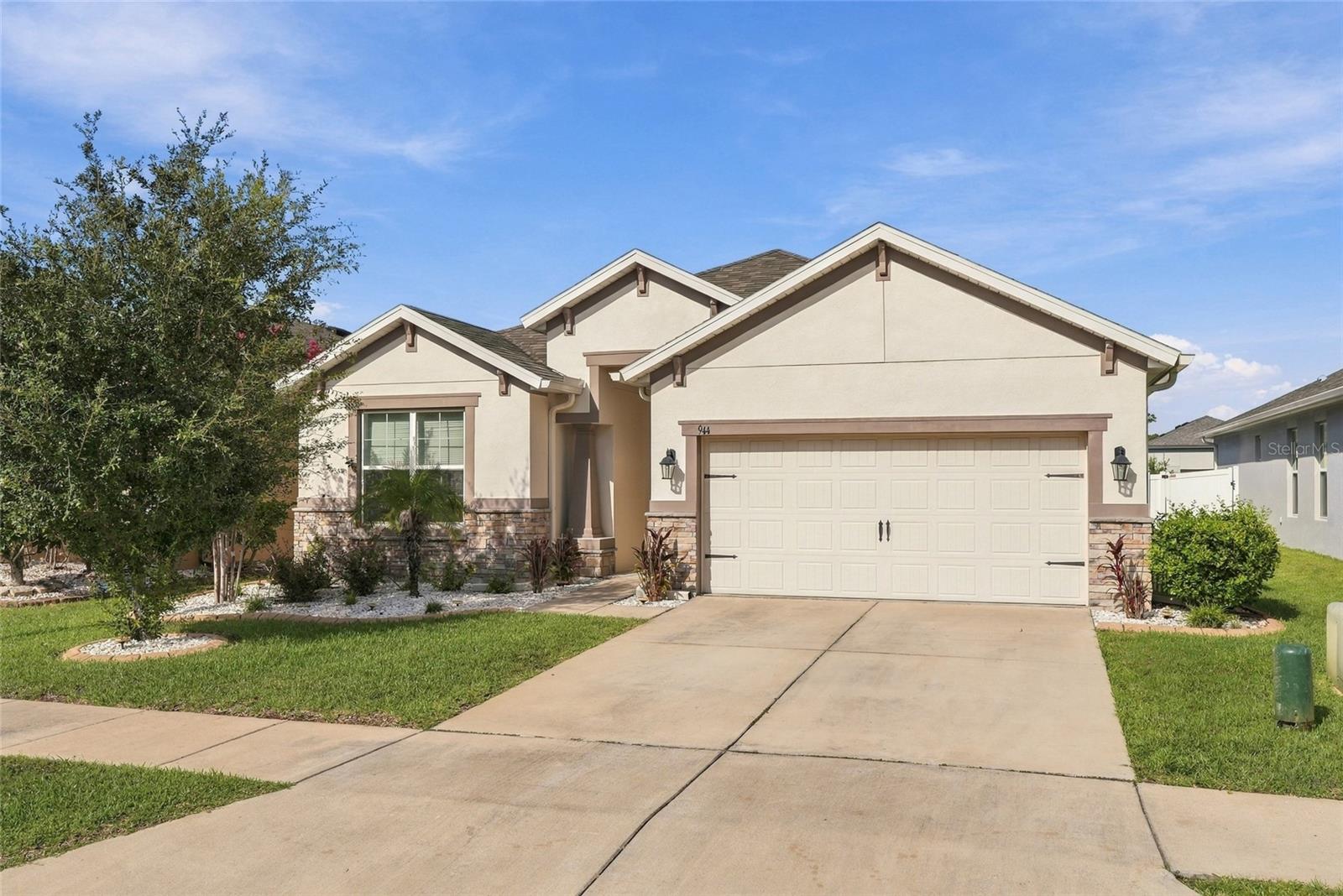 944 OLD WINDSOR WAY