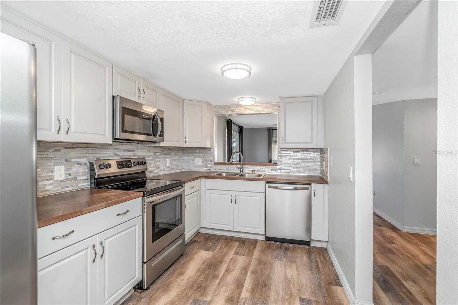 6308 NEWTOWN CIRCLE 8C1