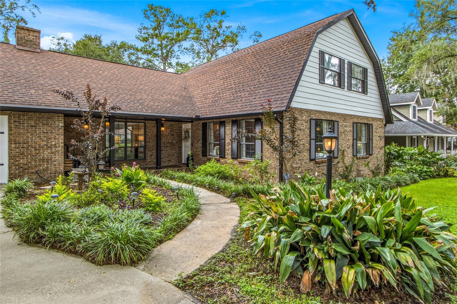 527 COLONIAL DRIVE
