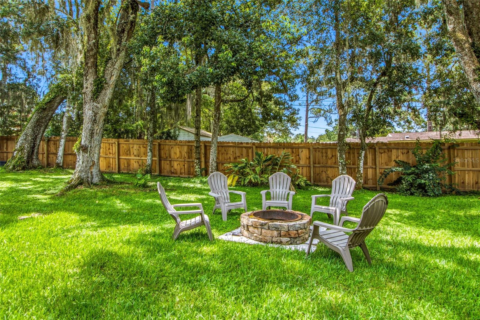 527 COLONIAL DRIVE