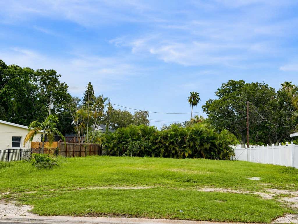 Photo of 4111 Arkansas Avenue NE, St Petersburg, FL 33703 (MLS # A4690620)
