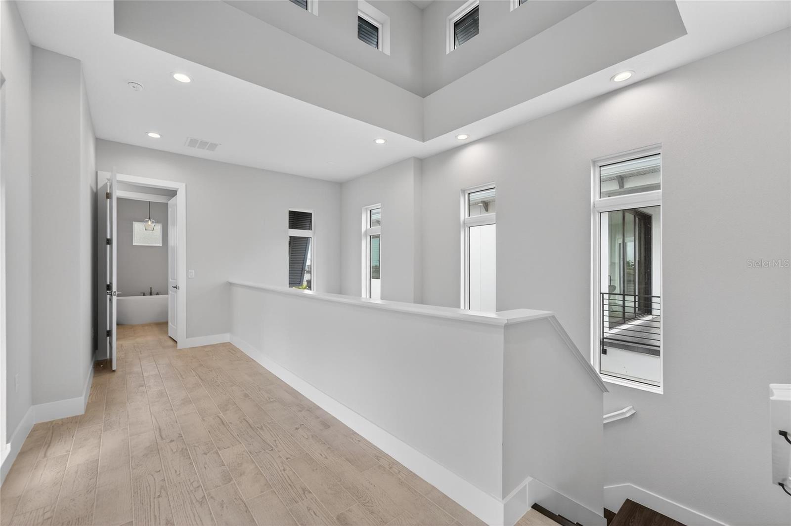 AQUA LAGOON - Residential