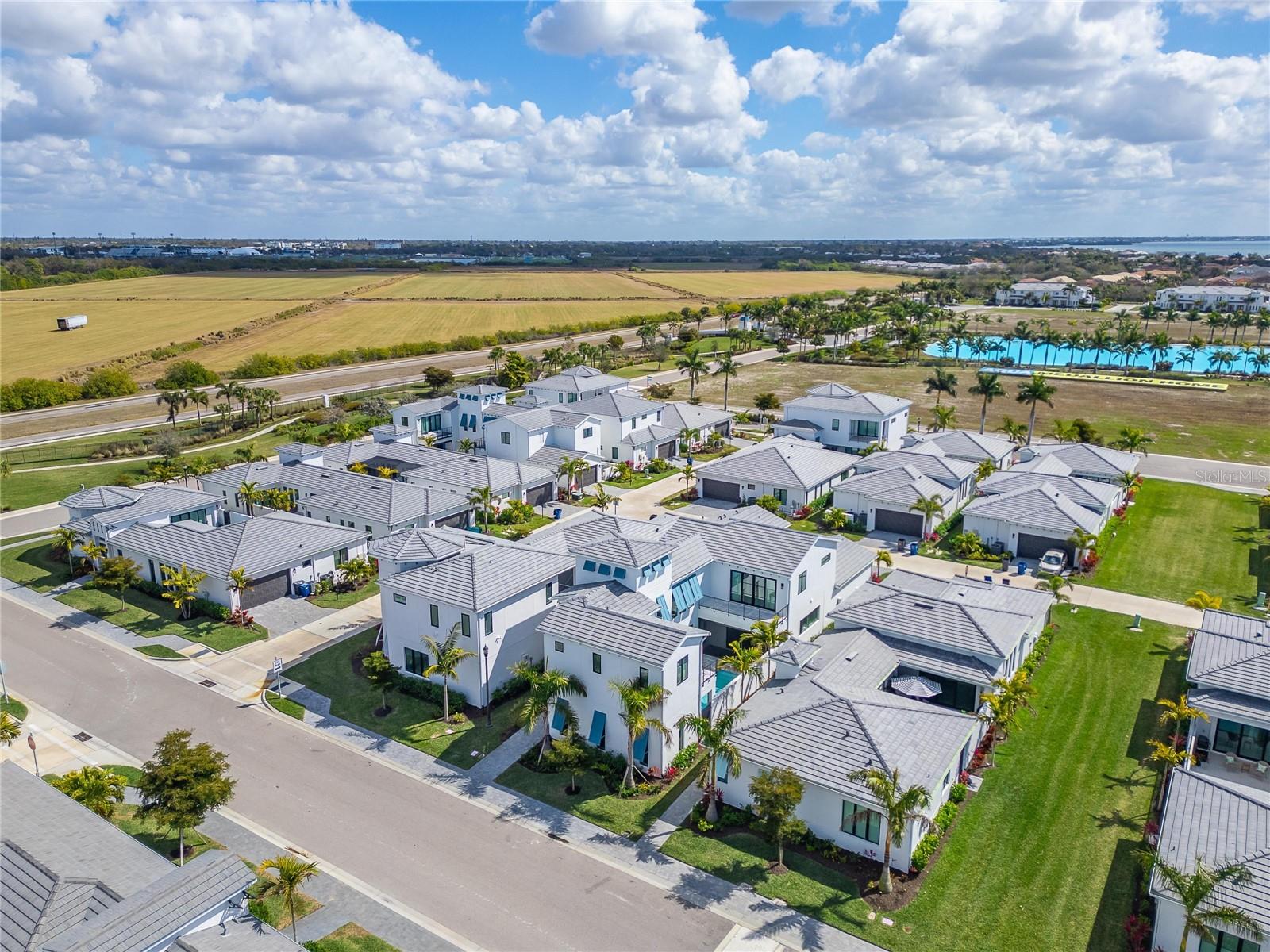 AQUA LAGOON - Residential