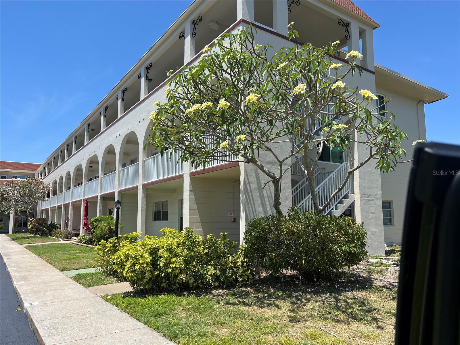 2434 AUSTRALIA WAY E 22