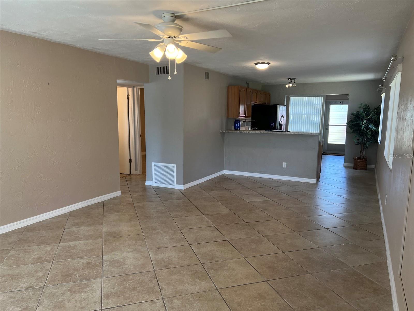 2434 AUSTRALIA WAY E 22