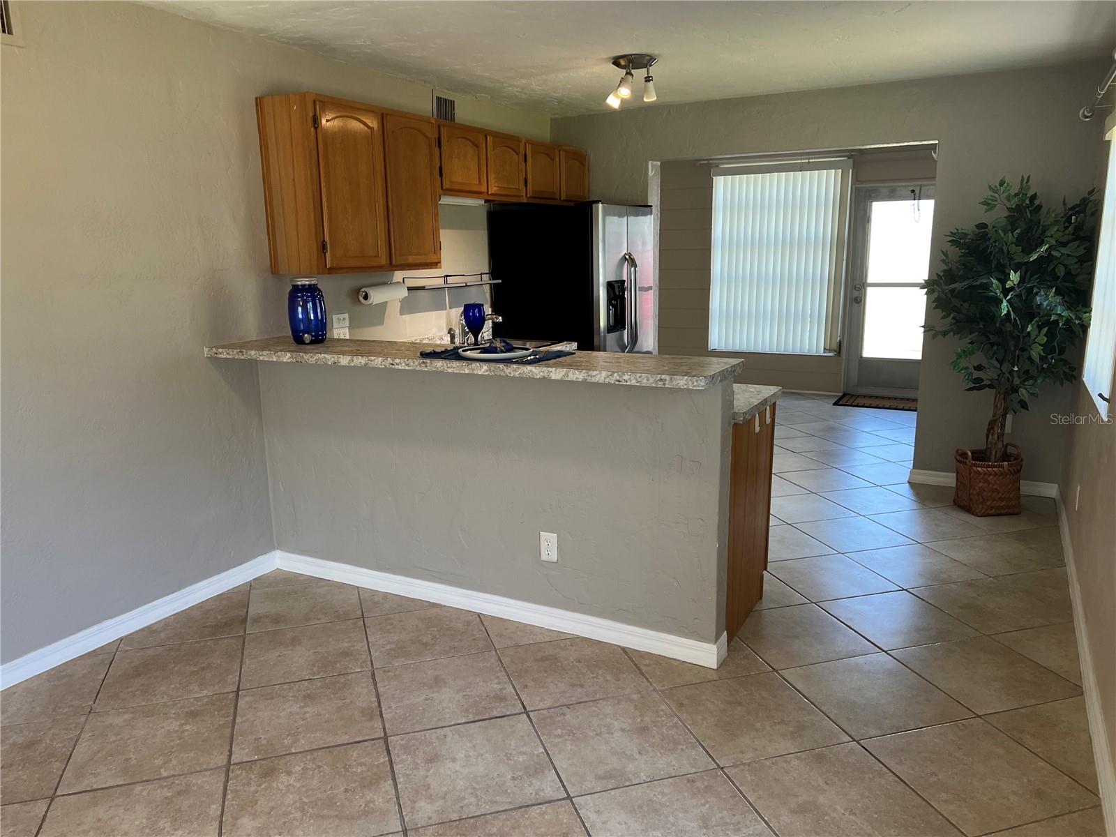 2434 AUSTRALIA WAY E 22