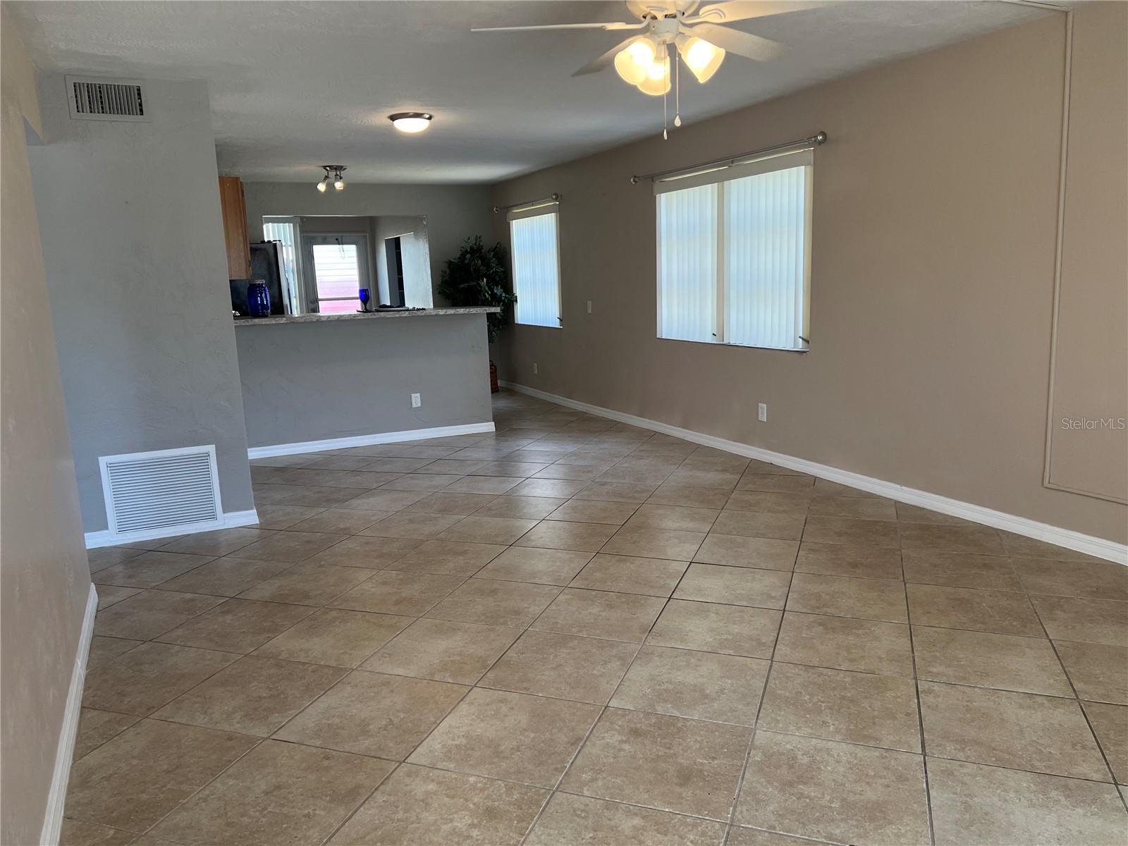 2434 AUSTRALIA WAY E 22
