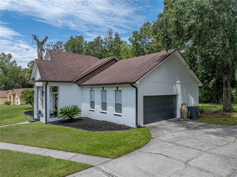 A home in LAKELAND